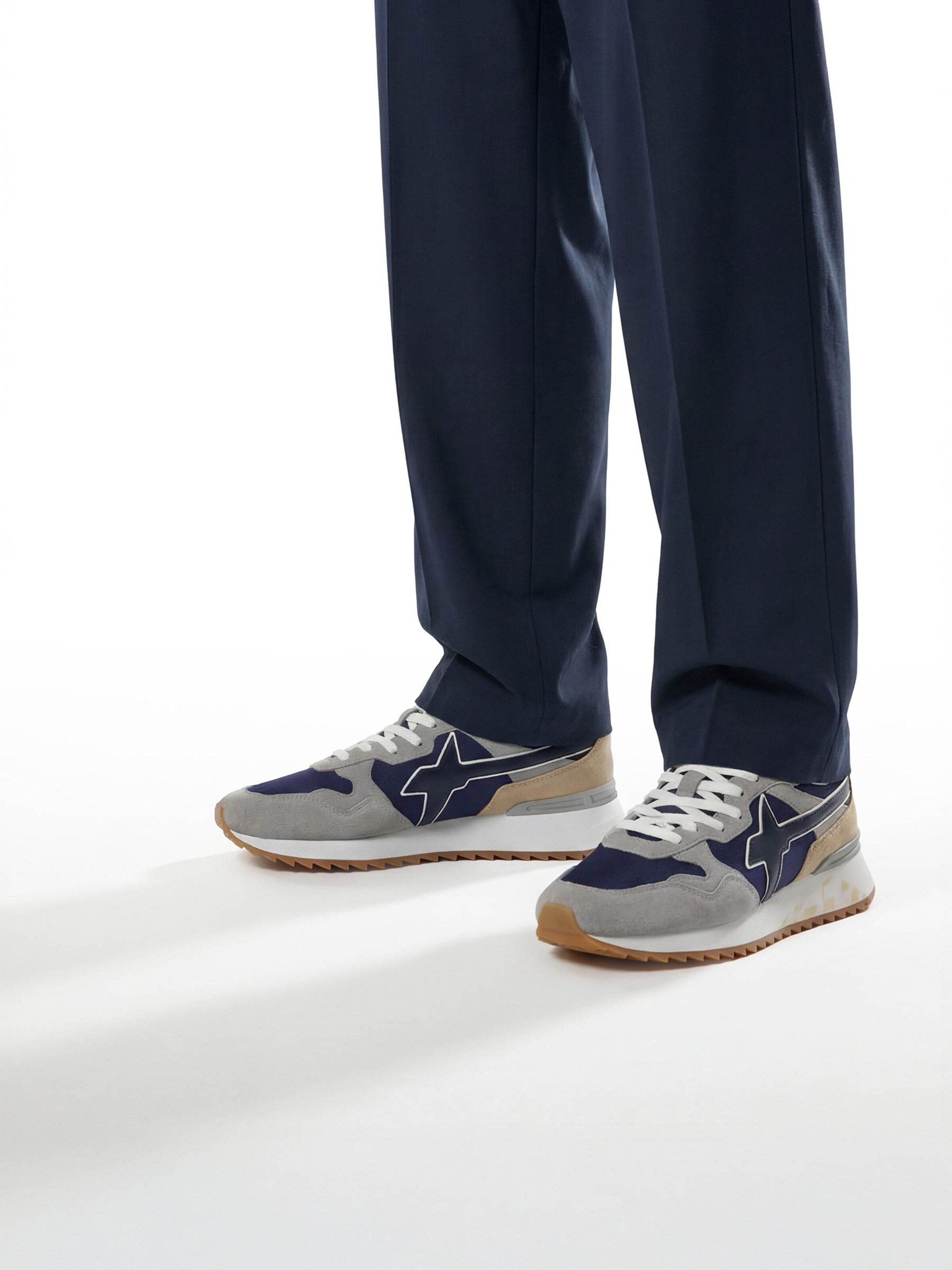 W6YZ Platform trainers in Grey: front