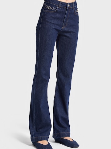 IT'S BASIC Flared Jeans in Blue