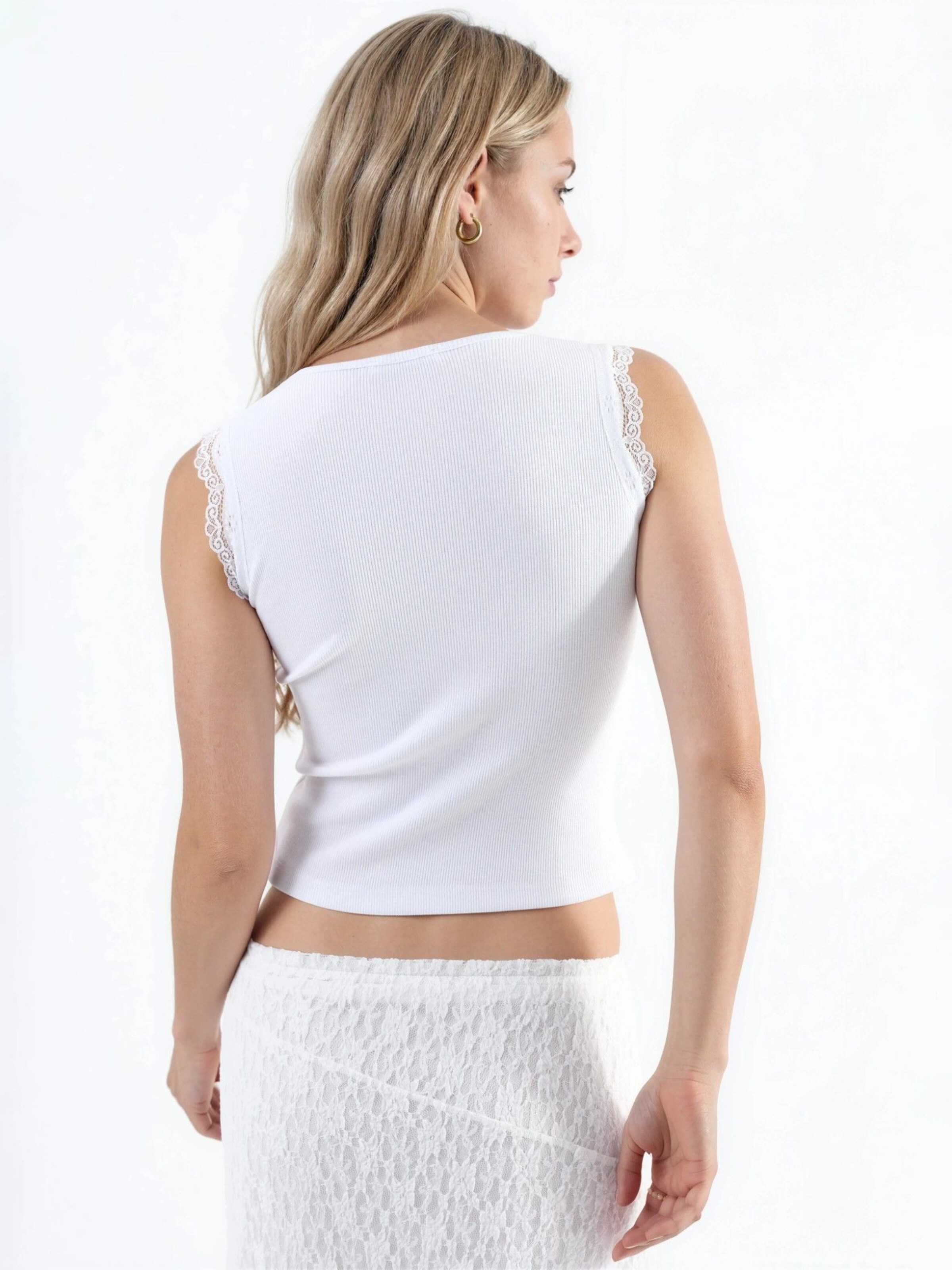 Qu Style Top in White