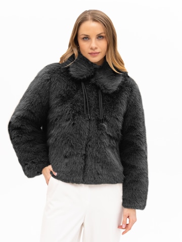 Passioni Between-Season Jacket in Black: front