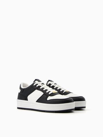 Bershka Sneaker in Schwarz