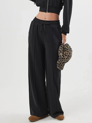 Busem - Regular Calças em preto: frente