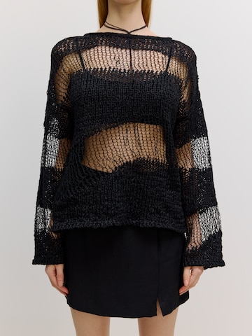 EDITED Пуловер 'Frantje' в черно: отпред