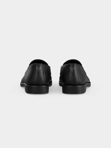 GUESS Classic Flats 'DRIFTKIN' in Black