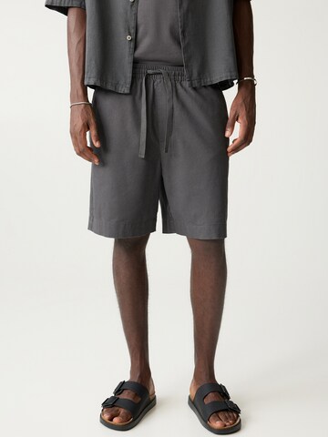 Pull&Bear Loosefit Broek in Grijs: voorkant