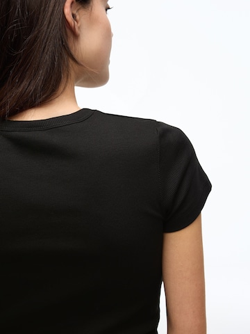 BershkaMajica - crna boja