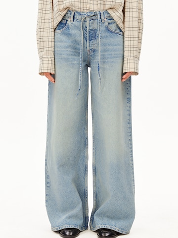 ARMEDANGELS Loosefit Jeans in Blauw: voorkant