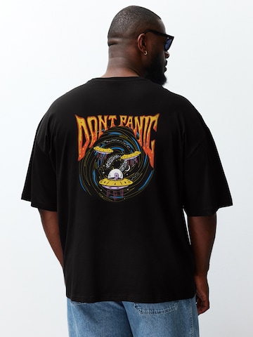Trendyol - Camiseta en negro: frente