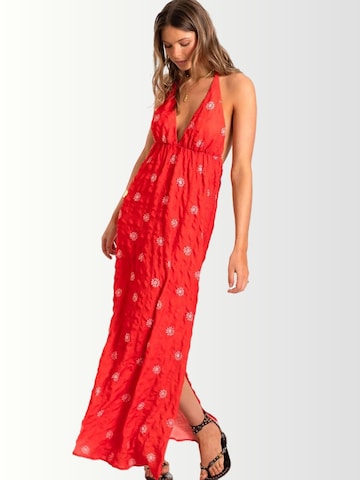 Abito di THE-ARE in rosso: frontale