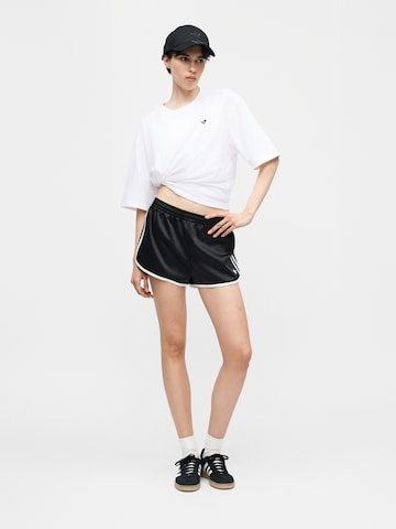 ADIDAS ORIGINALS - Camiseta talla grande 'Essential' en blanco