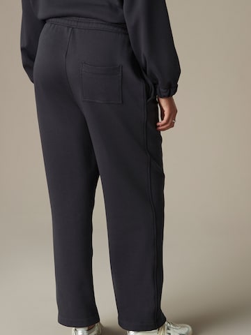 Loosefit Pantaloni di Next in grigio