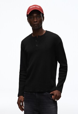 T-Shirt Bershka en noir : devant