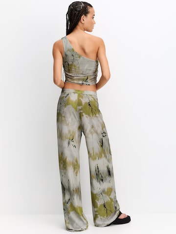 Loosefit Pantalon Pull&Bear en vert