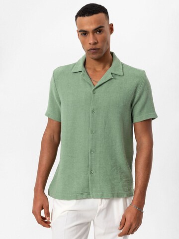 Antioch Regular fit Button Up Shirt in Green: front