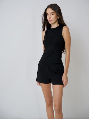 Top 'Lounge Tank - Black' di LÉGÈRE in nero