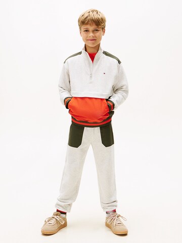 TOMMY HILFIGER Tapered Hose in Grau