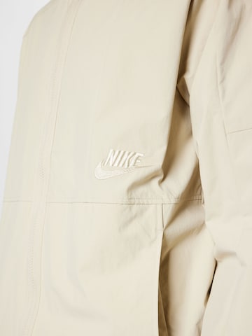 Nike Sportswear Φθινοπωρινό και ανοιξιάτικο μπουφάν σε μπεζ