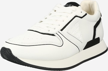 GUESS حذاء رياضي بلا رقبة 'Potenza' بـ أبيض: الأمام