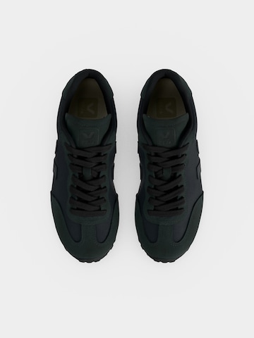 Veja Låg sneaker 'GT' i svart