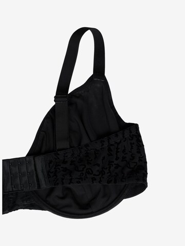 T-shirt Reggiseno di Devoted by Zizzi in nero