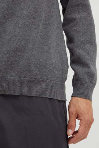 !Solid Pullover in Grau