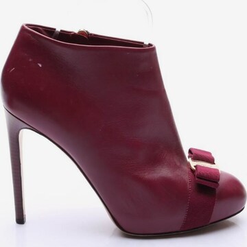 Salvatore Ferragamo Dress Boots in 39 in Purple: front