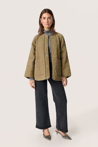 SOAKED IN LUXURY Tussenjas 'Jackline' in Groen
