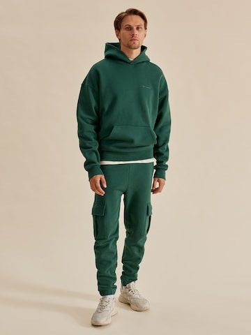 DAN FOX APPAREL Sweatshirt 'Sebastian' Heavyweight' in Groen