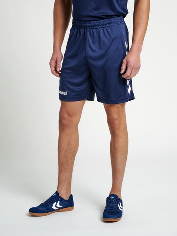 Hummel Regular Shorts in Blau: Vorderseite