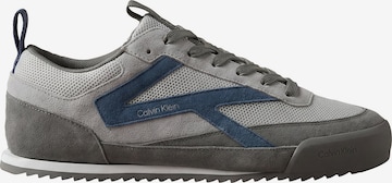 Calvin Klein Sneakers laag in Grijs: voorkant