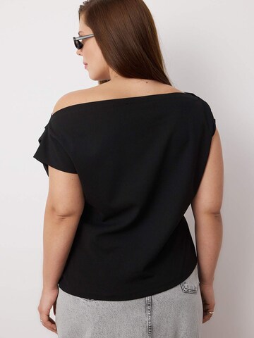 Trendyol Curve - Camiseta en negro