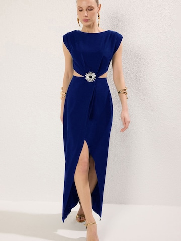 Trendyol Вечернее платье в Синий: спереди