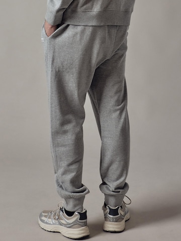 OWN Off With Nature Regular Broek 'Joggers Felpati' in Grijs
