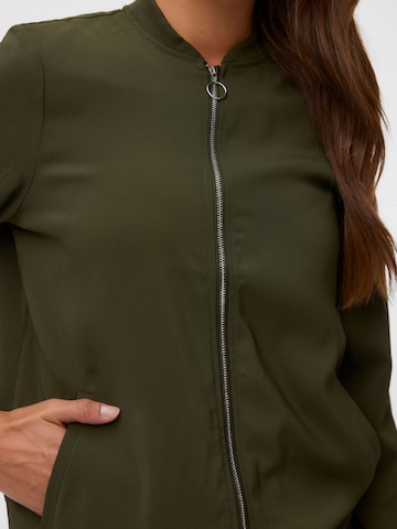 VERO MODA Välikausitakki 'VMCoco' värissä vihreä