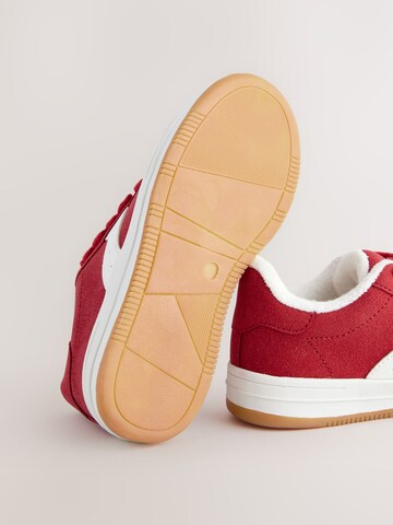 Baskets Next en rouge