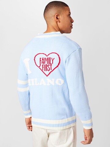 Family First Pullover in Blau