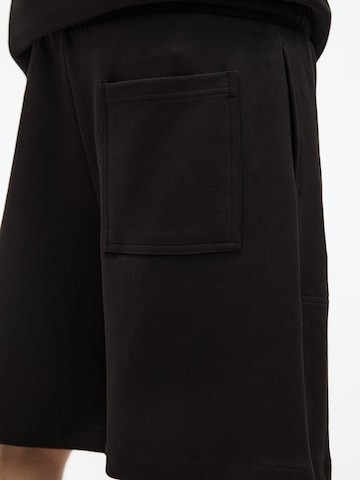 Pull&Bear Loosefit Kalhoty – černá