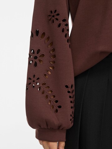VILA Sweatshirt 'SANDY' in Braun