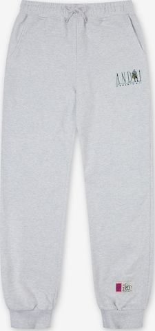 AND1 Tapered Toiminnalliset housut värissä harmaa: etupuoli