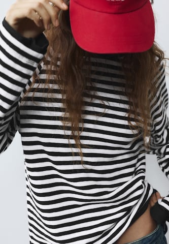 Pull&Bear Majica | črna barva