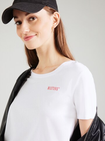 Tricou 'Alma' de la MUSTANG pe alb