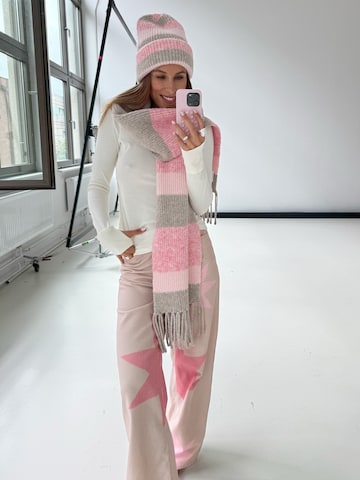 Kamila Šikl Scarf in Beige