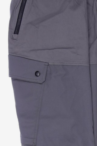 UNDER ARMOUR Stoffhose 33 in Grau