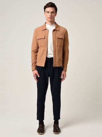 Veste mi-saison Antioch en marron : devant