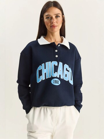 Felpa di Bianco Lucci in blu: frontale