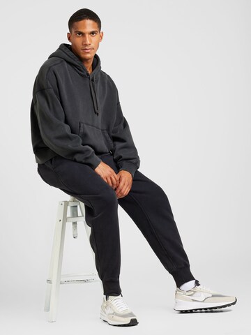Abercrombie & Fitch Tapered Housut 'ESSENTIAL' värissä musta