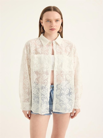 HOME STORE Halenka – bílá: přední strana