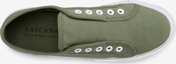 LASCANA - Sapatilhas slip-on em verde