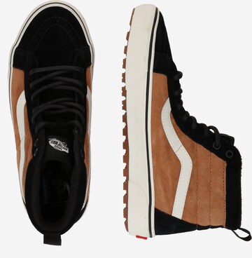 VANS حذاء رياضي برقبة 'SK8-Hi' بلون أسود