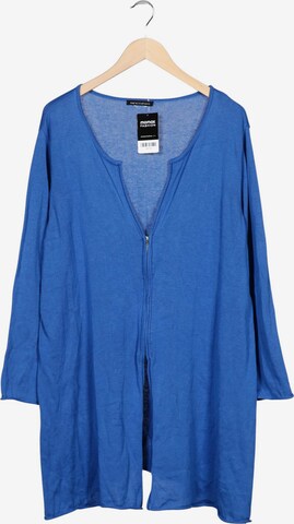 Sara Lindholm Strickjacke XXL in Blau: Vorderseite